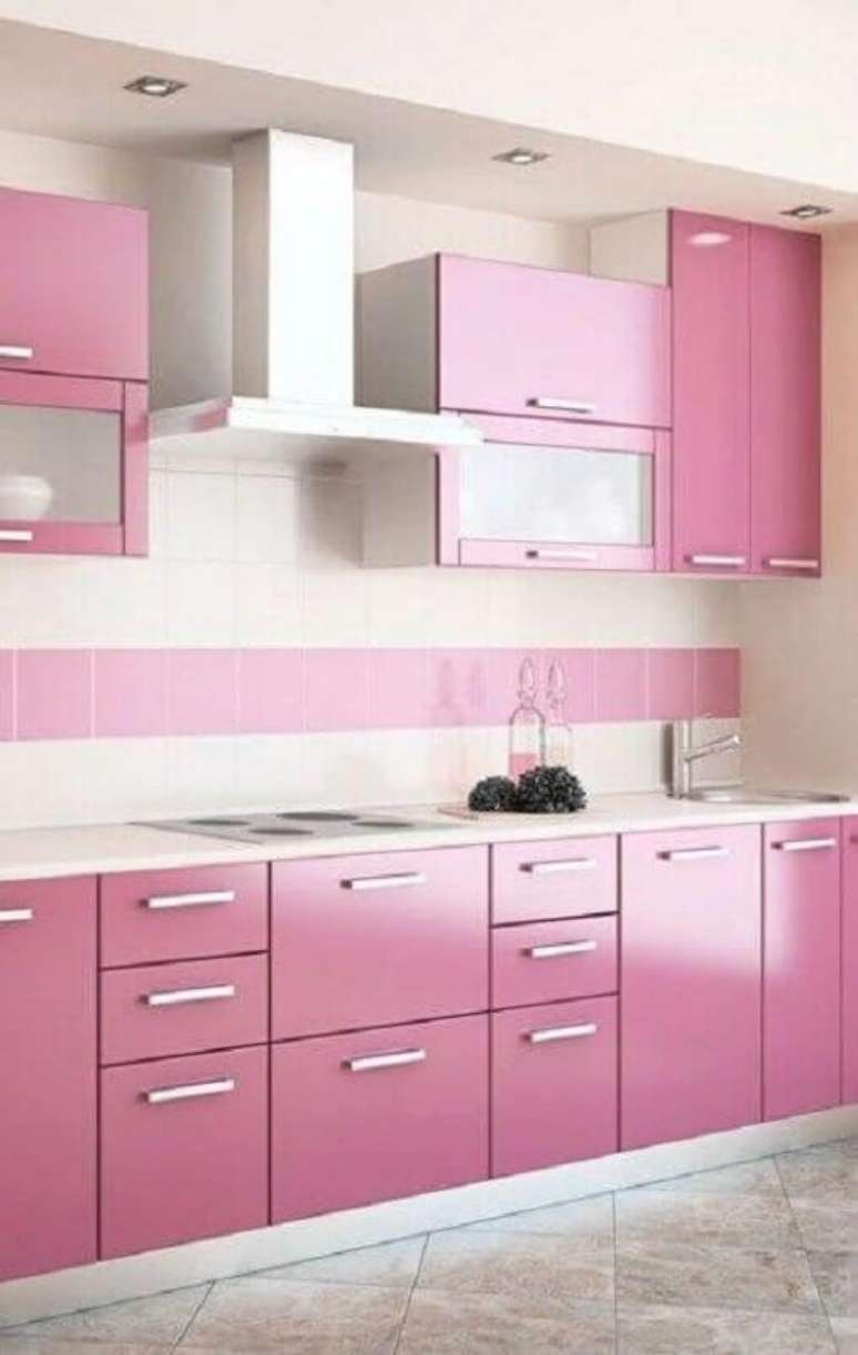 13. Decoração simples com armário de cozinha rosa e branca – Foto: Pinterest