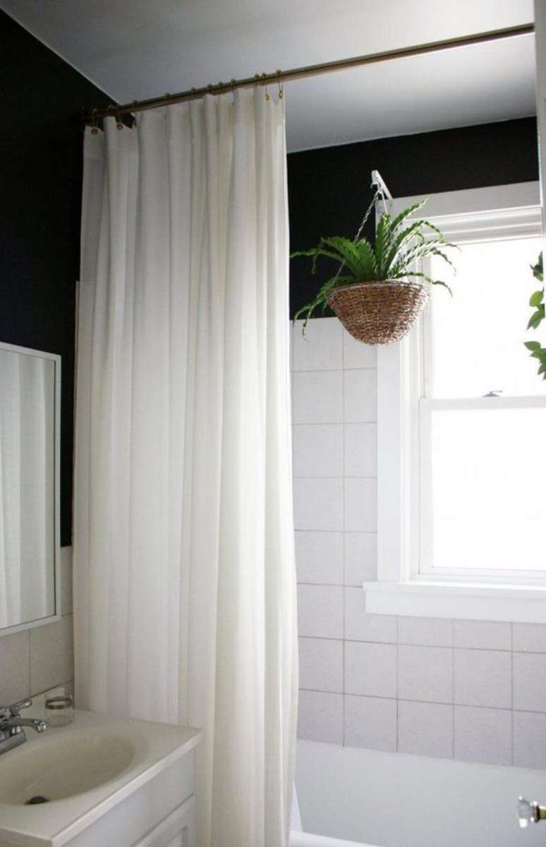 6. A cortina para banheiro pode ser simples. Foto: Design Modern