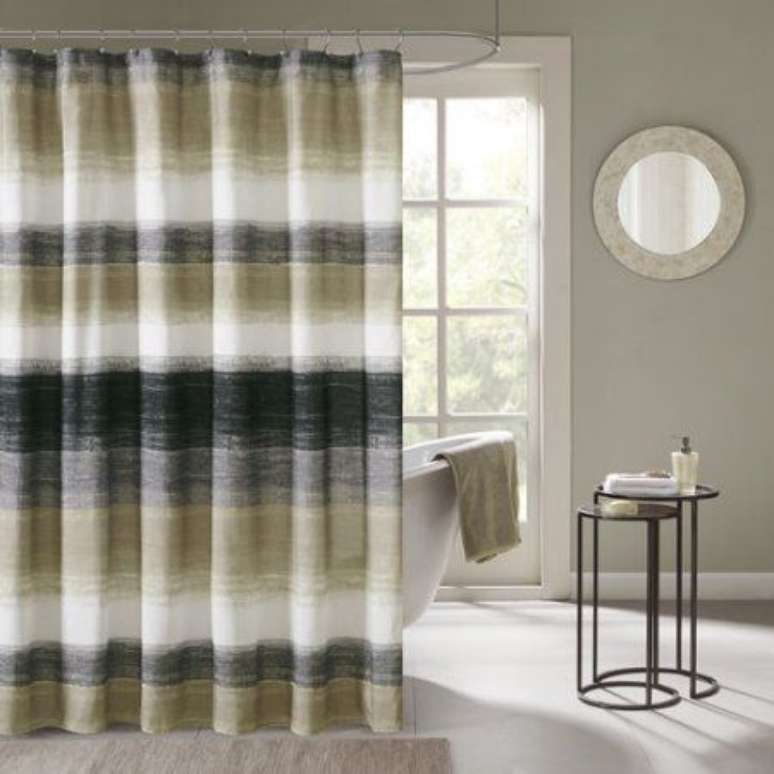 20. Mas também existem modelos de cortina para banheiro que brincam com diferentes tonalidades. Foto: Walmart