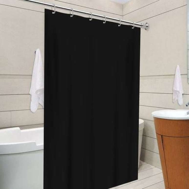 24. Apesar de ser um item decorativo, a cortina para banheiro deve ser funcional. Foto: Americanas