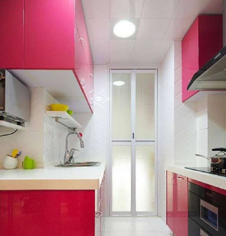 20. Decoração para cozinha rosa e branca – Foto: Assetproject