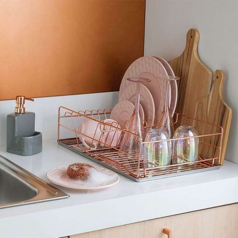 31. Decoração com utensílios de cozinha rose gold – Foto: Tok&Stok