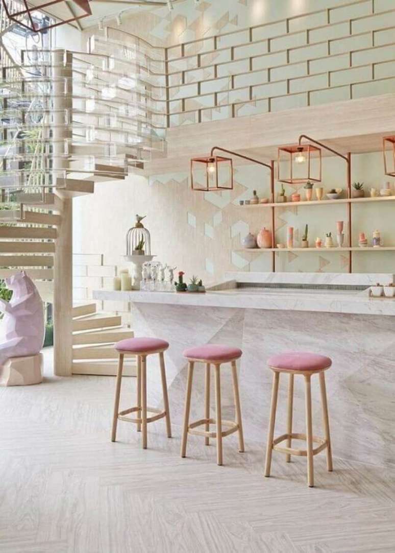 6. Decoração moderna para cozinha rose gold e bege – Foto: Ensidecor