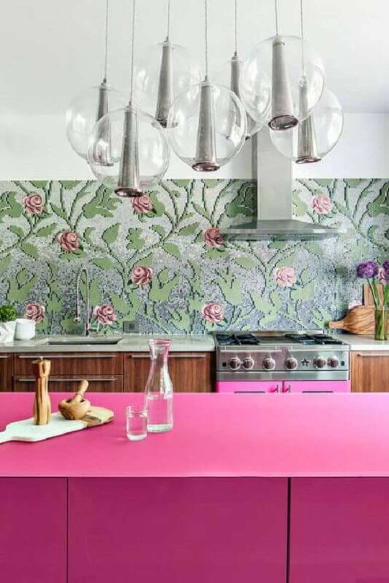 54. Papel de parede floral para cozinha rosa – Foto: Ideias Decor