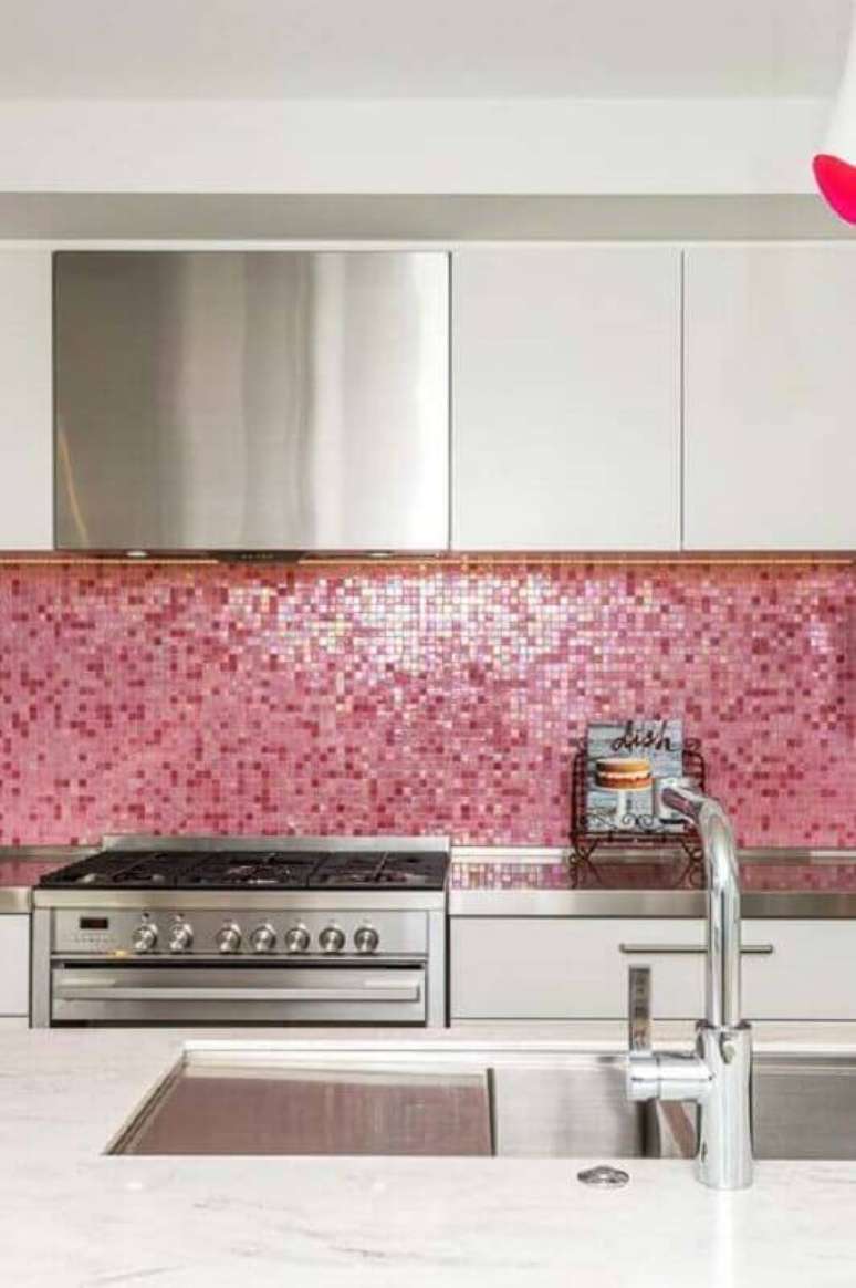 57. Pastilhas para cozinha rosa e branca – Foto: Pinterest