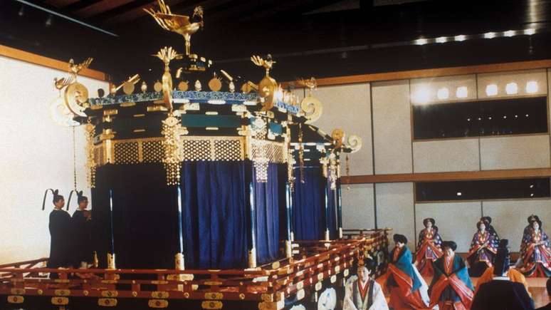 Trono imperial, ou Takamikura, conhecido também como Trono do Crisântemo