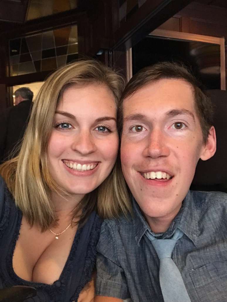 Nos coment&aacute;rios, muitos f&atilde;s elogiam o bom humor do casal e agradecem por compartilharem suas experi&ecirc;ncias &mdash; mas h&aacute; quem questione se eles s&atilde;o mesmo um casal de verdade