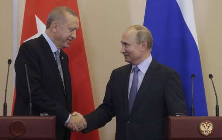 Turquia e Rússia fecham nova trégua para evacuação de curdos
