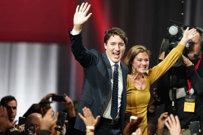 Premiê canadense, Justin Trudeau, e a mulher, Sophie Gregoire, comemoram resultado de eleição federal
22/10/2019
REUTERS/Carlo Allegri
