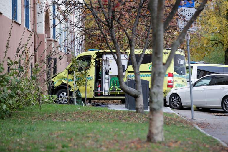 Ambul&acirc;ncia parada ap&oacute;s homem armado ser preso pela pol&iacute;cia em Oslo
22/10/2019
NTB Scanpix/Stian Lysberg Solum via REUTERS