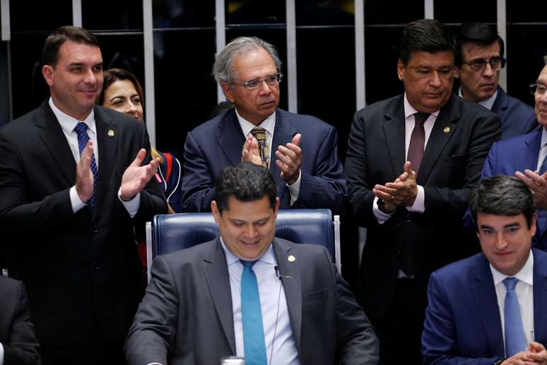 Ministro da Economia Paulo Guedes, comemora aprovação da reforma da Previdência no plenário do Senado
22/10/2019 REUTERS/Adriano Machado 