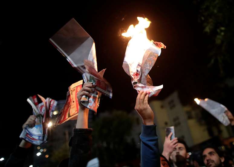 Apoiadores do candidato Carlos Mesa protestam em La Paz, na Bolívia