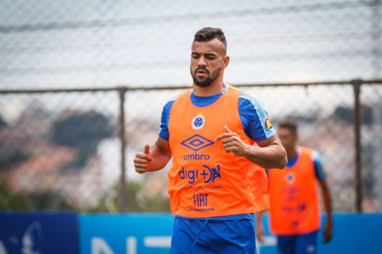Fabrício Bruno voltou ao Cruzeiro em 2019 e vem conseguindo seu espaço na equipe celeste-(Vinnicius Silva/Cruzeiro)