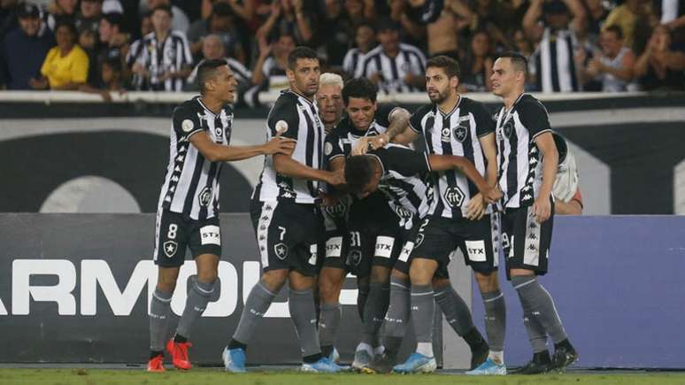 Jogadores comemoram o segundo gol (Foto: Vítor Silva/Botafogo)