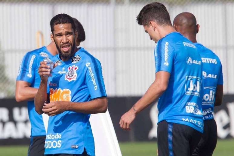 Everaldo tem 25 anos e chegou ao Corinthians em junho (Foto: Daniel Augusto Jr. / Ag. Corinthians)