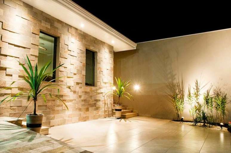 30. A fachada da sua casa pode contar uma parede 3D. Foto: Revista Viva Decora.