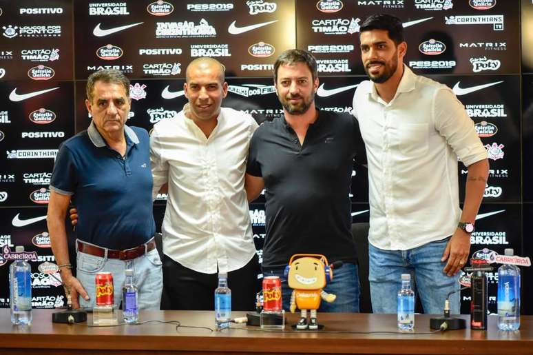 Jorge Kalil, Emerson Sheik, Duilio Monteiro Alves e Vilson: essa é a cúpula do futebol do Corinthians (Foto: Fernando Dantas/Gazeta Press)