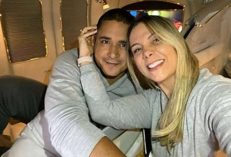 Carla Perez e Xanddy completam 18 anos de casados.