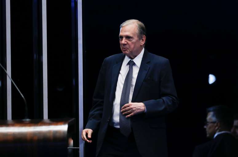 Senador Tasso Jereissati se prepara para falar no Senado 22/10/2019 REUTERS/Adriano Machado