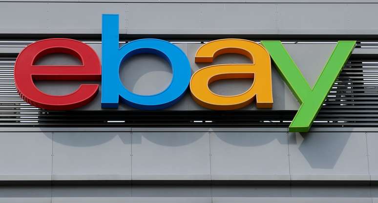 Logotipo do eBay na frente dos escritórios da empresa na Alemanha. 6/8/2019. REUTERS/Fabrizio Bensch 