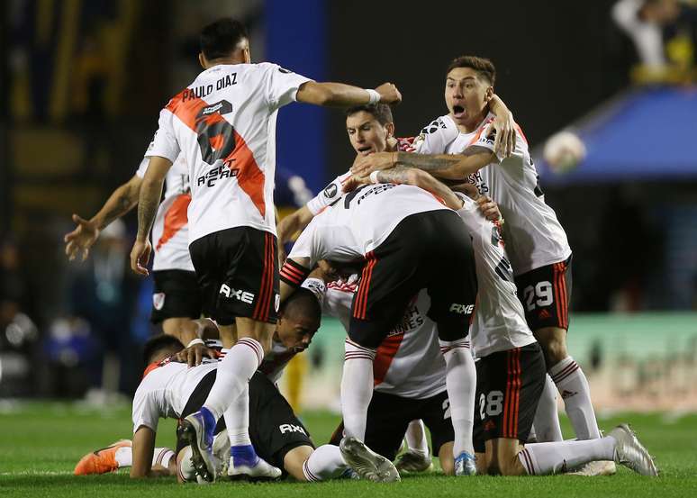 Jogadores do River comemoram a classificação.