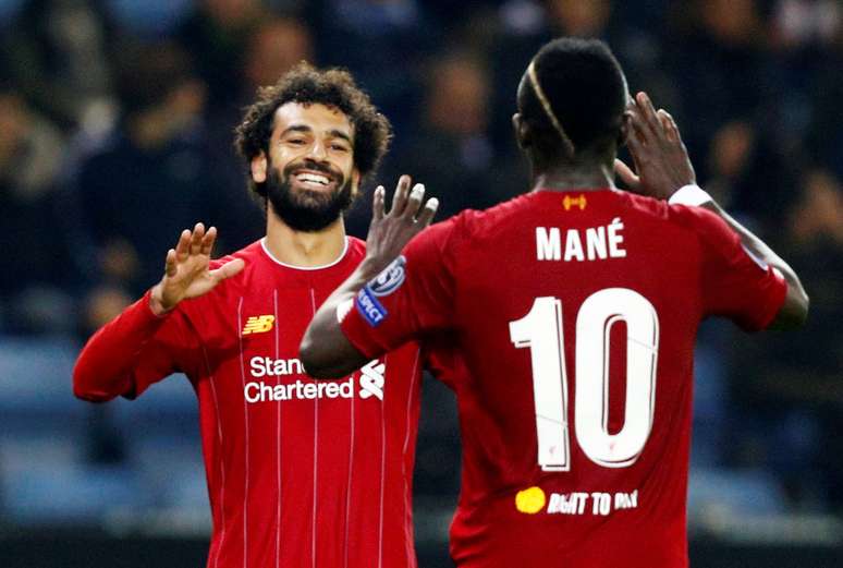 Salah comemora gol com Mané.