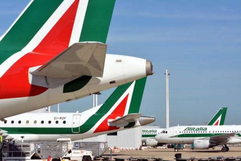 Governo prorroga venda da Alitalia para 21 de novembro