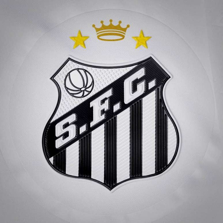 Escudo da camisa 10 do Santos receberá uma coroa em homenagem a Pelé (Imagem: Reprodução)