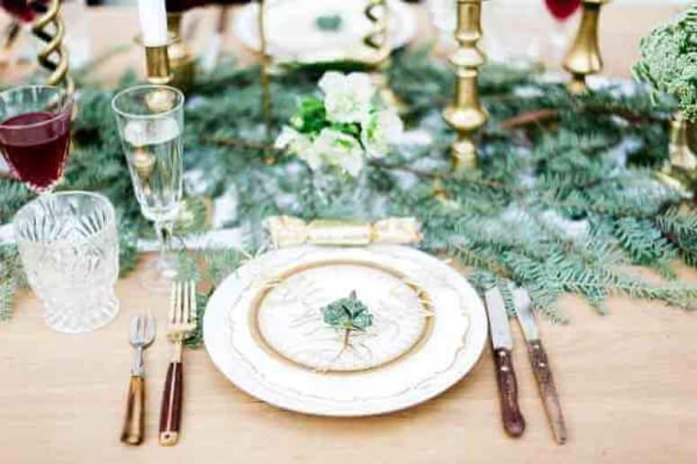 13. Decoração de mesa de natal – Por: Bloved Blog