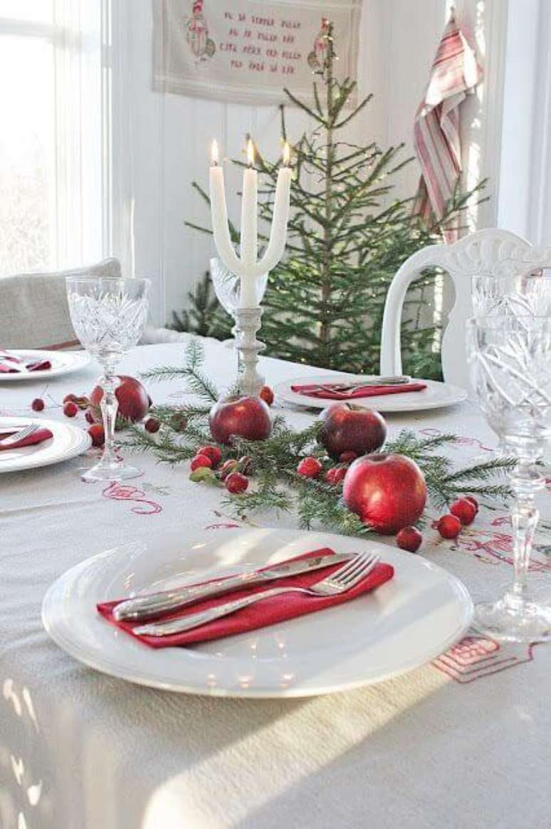 22. Mesa decorada com frutas vermelhas &ndash; Por: Home Decoration Interior Design Ideas