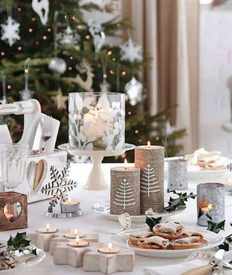 99. Detalhes da mesa de natal com velas – Por: Table Covers Depot