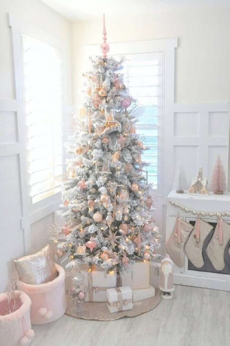 42. Delicada decoração natalina para árvore branca – Foto: My Hand Book