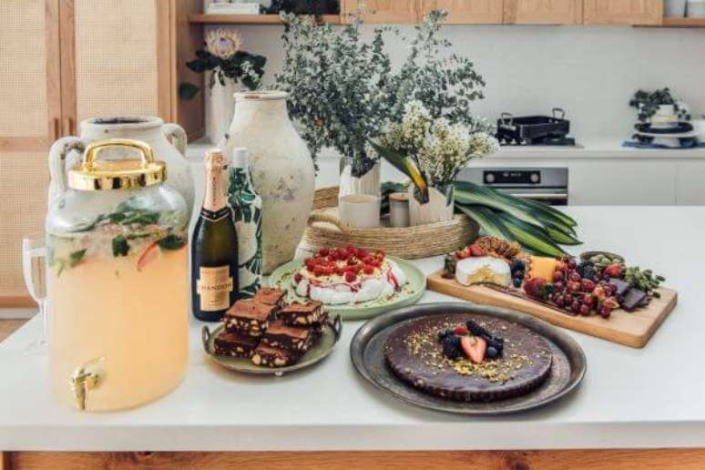 39. Mesa de frutas para natal com drinks &ndash; Por: Kyal and Kara