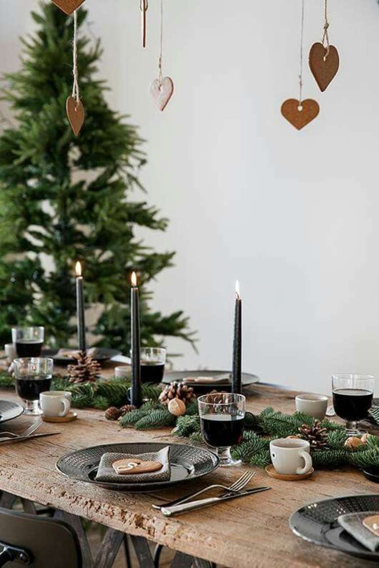 54. A decoração da mesa de natal também pode ser simples – Por: Pinterest