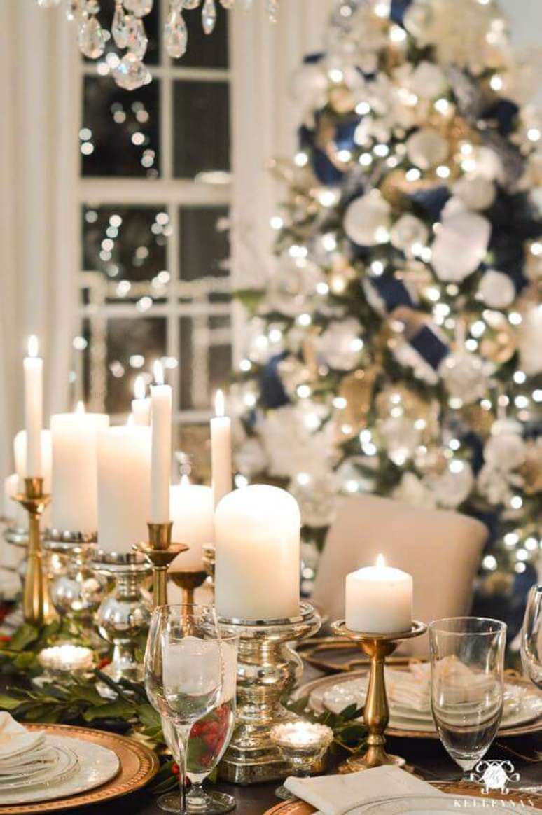 36. Velas são ótimas opções para decorar a mesa de natal – Por: Amalfiritoranti