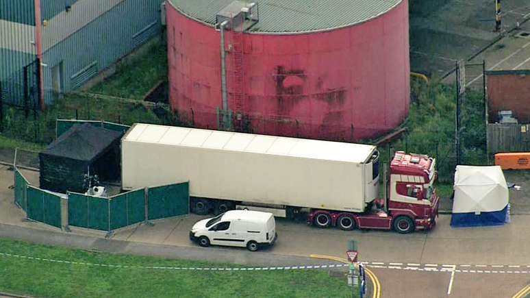 Corpos foram achados dentro de contêiner refrigerado de caminhão