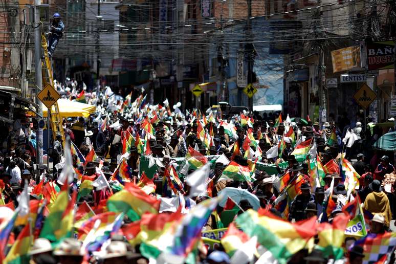 Apoiadores do presidente da Bol&iacute;via, Evo Morales, marcha em La Paz
23/10/2019
REUTERS/Ueslei Marcelino