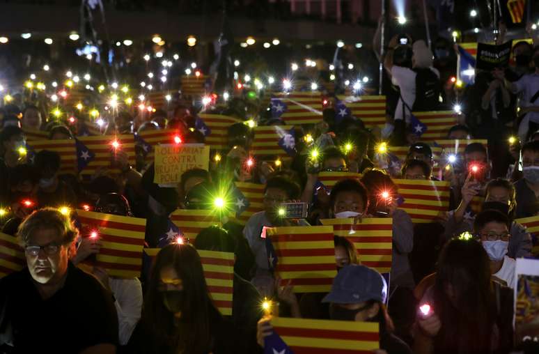 Manifestantes pró-democracia de Hong Kong protestam a favor da independência da Catalunha
24/10/2019
REUTERS/Ammar Awad