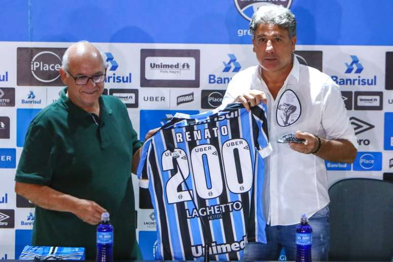 Renato renovou contrato em novembro de 2018 (Foto: LUCAS UEBEL/GREMIO FBPA)