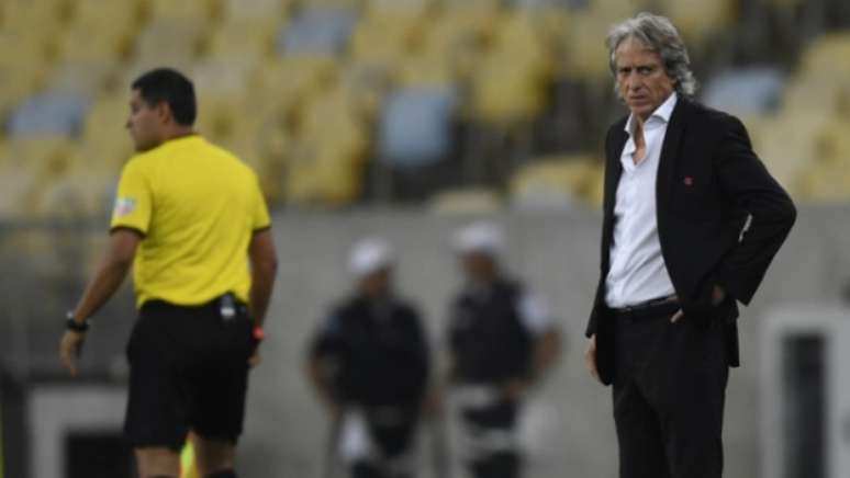 Jorge Jesus na vitória do Flamengo sobre o Grêmio, nesta quarta-feira, pela Conmebol Libertadores (Foto: AFP)