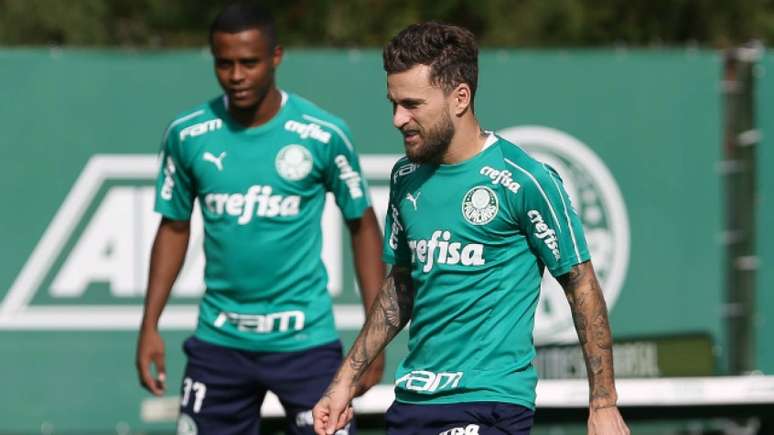 Carlos Eduardo e Lucas Lima devem ser as novidades na escalação deste domingo (Agência Palmeiras/Divulgação)