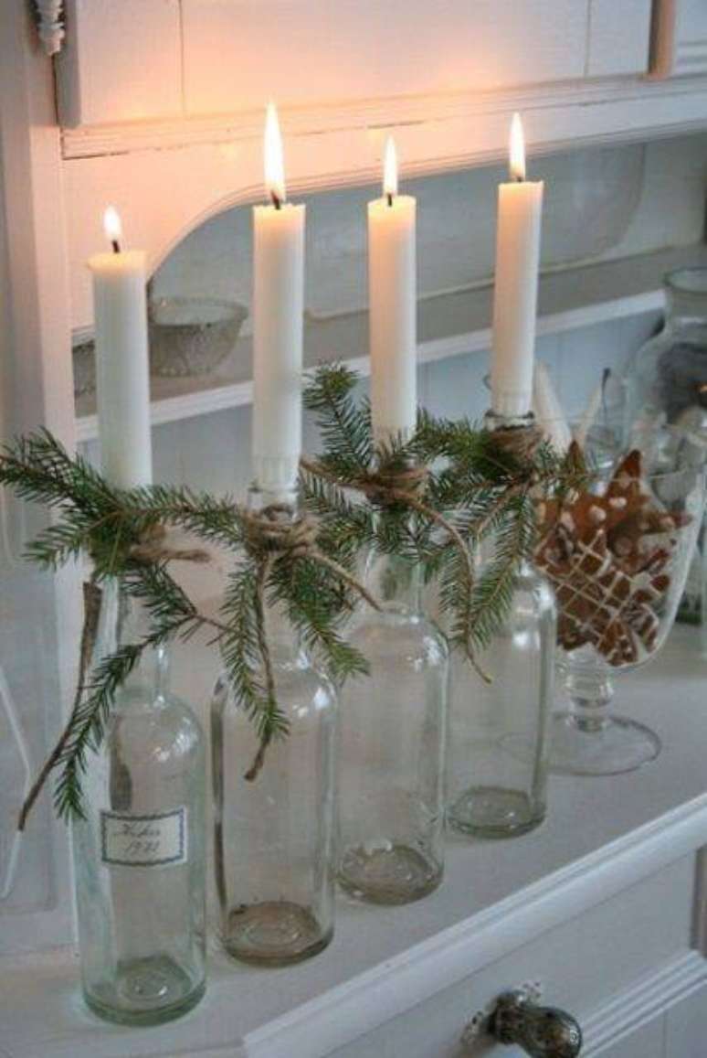 43. Como fazer enfeites de natal com velas e garrafas transparentes. Foto: Irbans