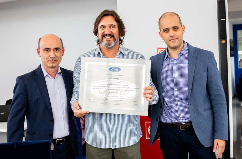 Show room da nova Ford Econorte: carros separados por segmento.