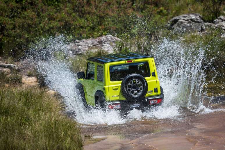 O v&atilde;o livre do solo &eacute; de 210 mm.