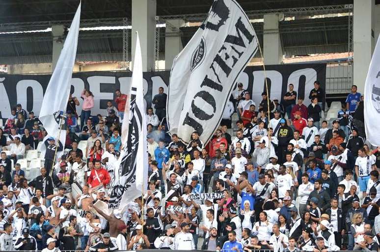 Torcida da Ponte Preta no Moisés Lucarelli.