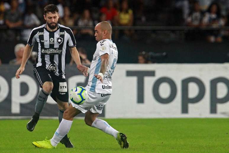 No último duelo entre as equipes, deu Grêmio: 1 a 0, gol de Jean Pyerre (Foto: Vítor Silva/Botafogo)