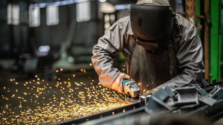 Mudan&ccedil;as nas f&aacute;bricas inauguraram transforma&ccedil;&otilde;es no mercado de trabalho em 1970