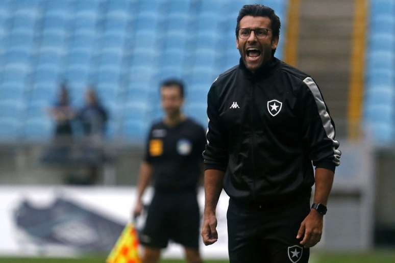 Irritação foi um sentimento comum a Alberto Valentim neste domingo (Foto: Vítor Silva/Botafogo)