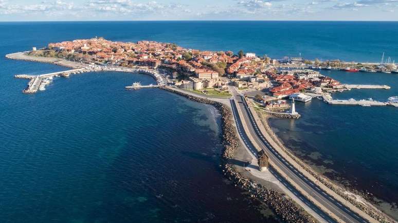 A cidade velha de Nessebar, na costa b&uacute;lgara, abriga ru&iacute;nas com mais de 3 mil anos de hist&oacute;ria