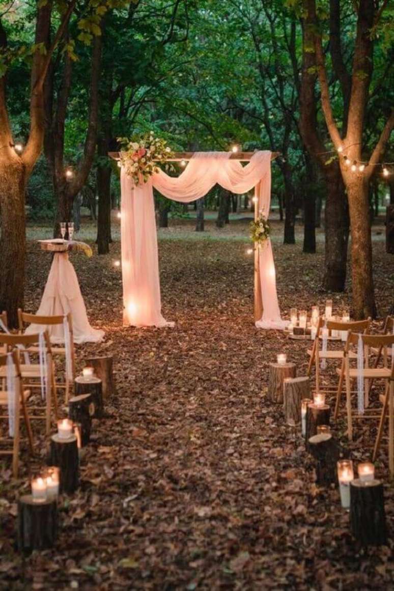 6. Use velas para um toque romântico na sua decoração de cerimônia de casamento a noite – Foto: Etsy